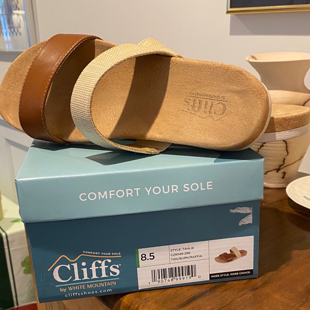 Cliffs by WHITE MOUNTAIN Tan and Brown Slide Sandals.  Size 8.5